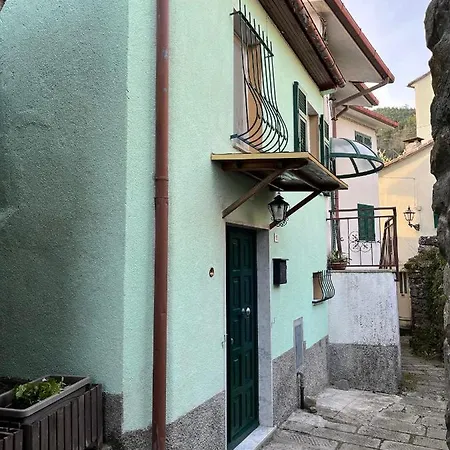 Between The 5 Terre And The Val Di Vara, A Small House In The Village Carrodano Inferiore