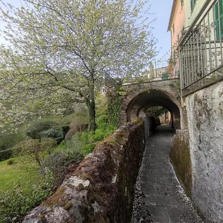 Between The 5 Terre And The Val Di Vara, A Small House In The Village Apartmán